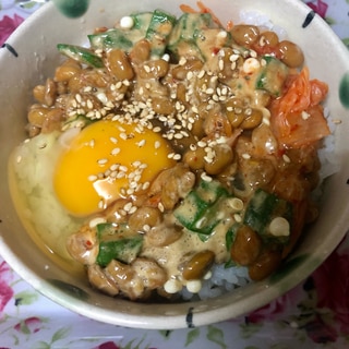 オクラ納豆卵かけご飯♪キムチチーズ胡麻がけ